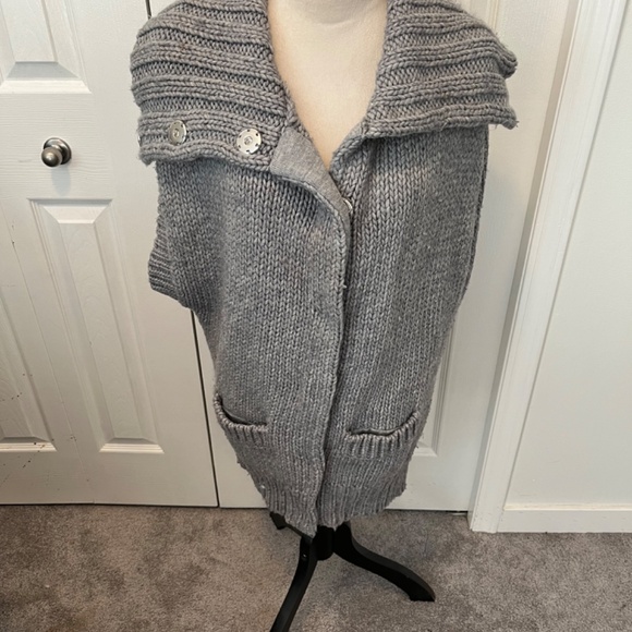 French Connection size M sweater - Picture 2 of 15